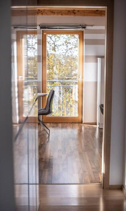 Moderne, gemütliche DG-Wohnung in ruhiger Lage Neunburg vorm Wald Exterior foto